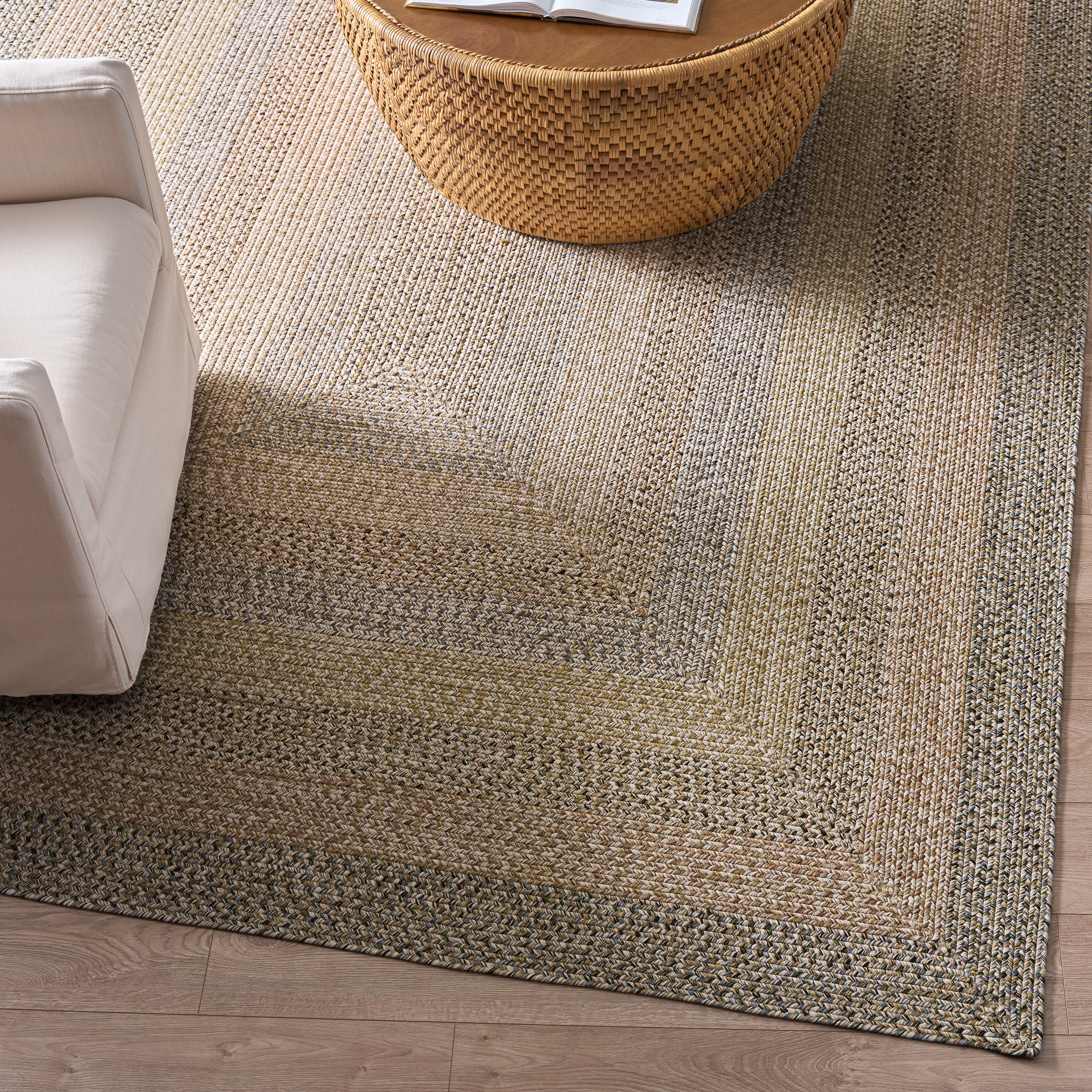 SAFAVIEH Handmade Braided Hrodny Machine Washable Country Rug