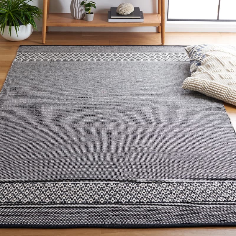 SAFAVIEH Handmade Montauk Margaux Stripe Rug - 4' x 6' - Black/Ivory