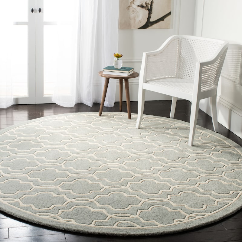 SAFAVIEH Handmade Chatham Nazzarena Modern Moroccan Wool Rug - 5' Round - Grey/Ivory