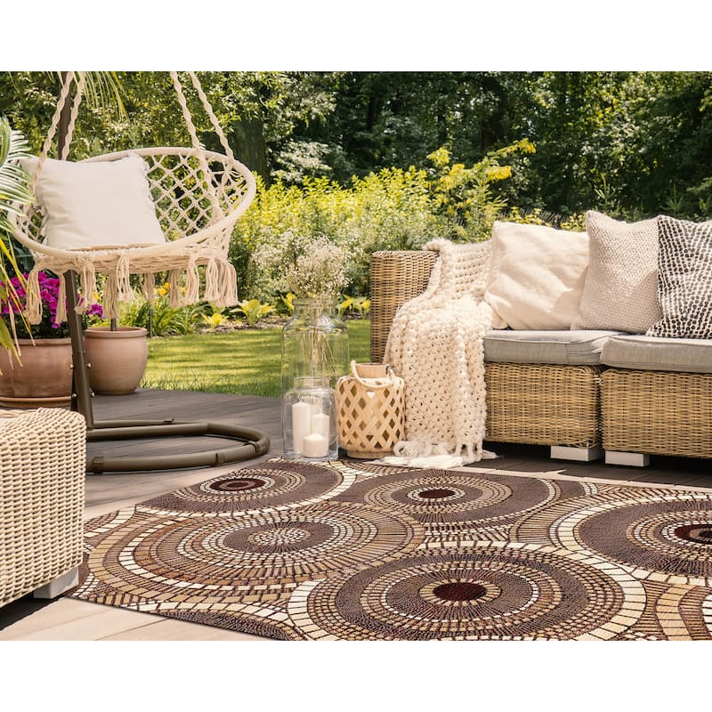 Liora Manne Marina Circles Indoor/Outdoor Area Rug - 7'10" x 9'10" - Brown