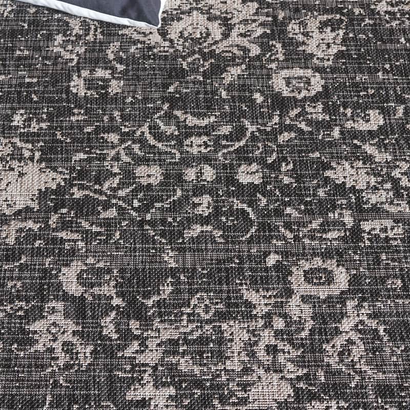 SAFAVIEH Courtyard Babet Indoor/Outdoor Transitional Rug - 5'1" x 7'6"
