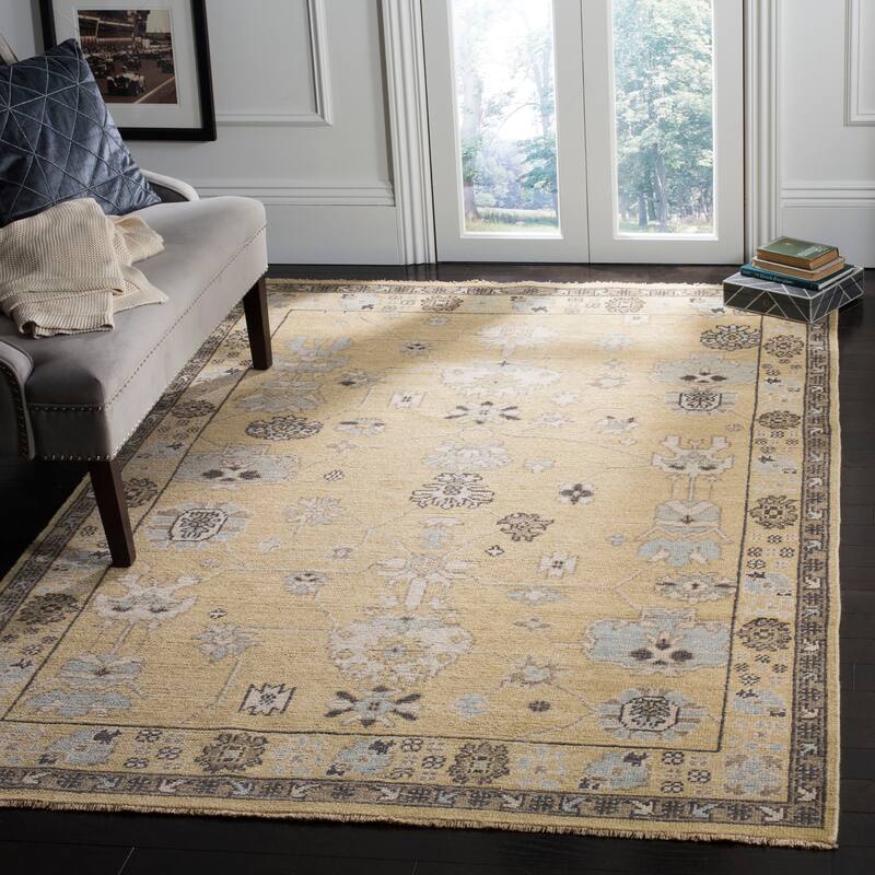 SAFAVIEH Couture Handmade Sivas Rucsandra Traditional Oriental Wool Rug - 6' x 9' - Light Gold/Beige