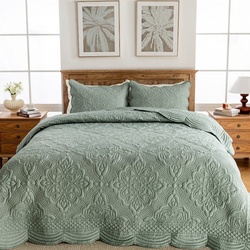 Wholinens 3 Piece Scalloped Edge Floral Bedspread Quilt Set - Green - Queen