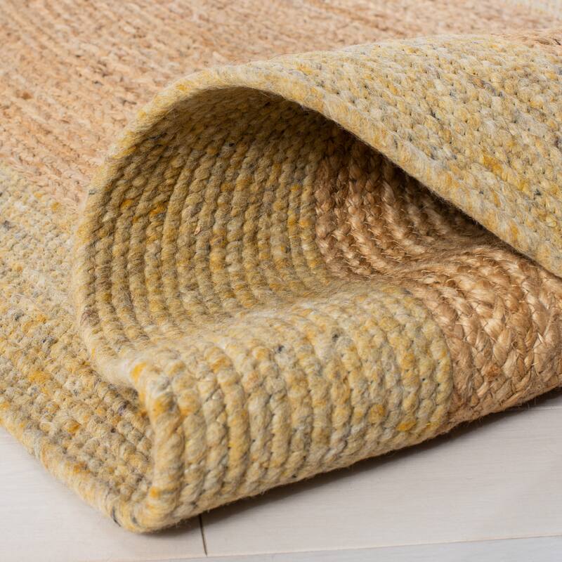 SAFAVIEH Handmade Braided Hvonn Jute Rug
