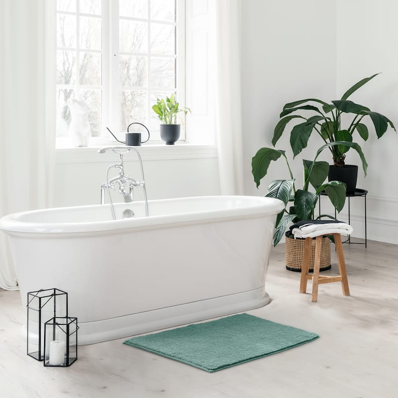 Resort Collection Plush Shag Chenille Bath Mat (21 x 34)