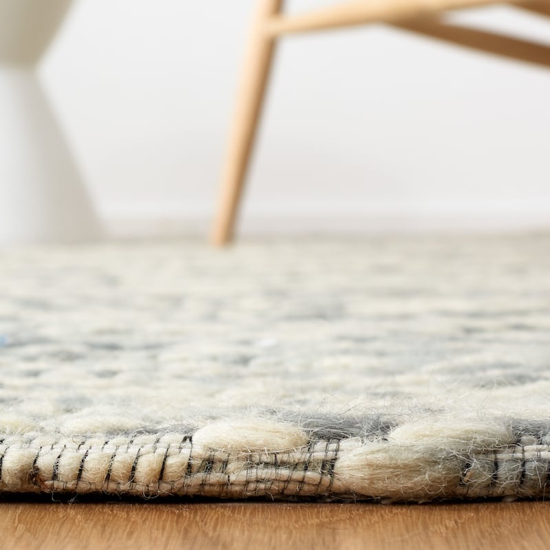 SAFAVIEH Handmade Marbella Roelfiene Wool Rug