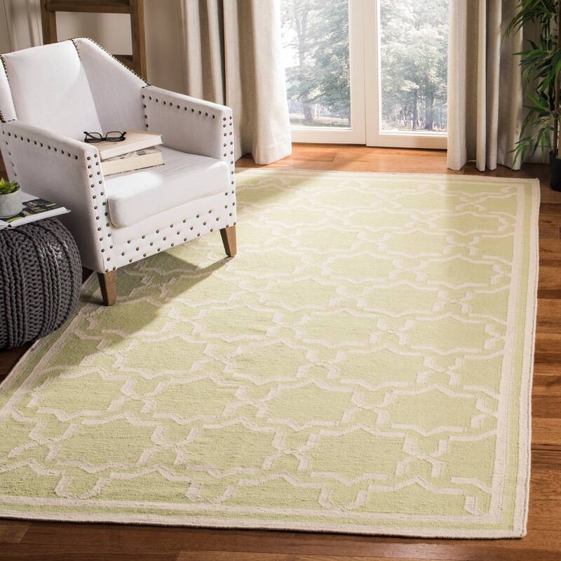 SAFAVIEH Handmade Flatweave Dhurries Everina Modern Moroccan Wool Rug - 5' x 8' - Light Green/Ivory