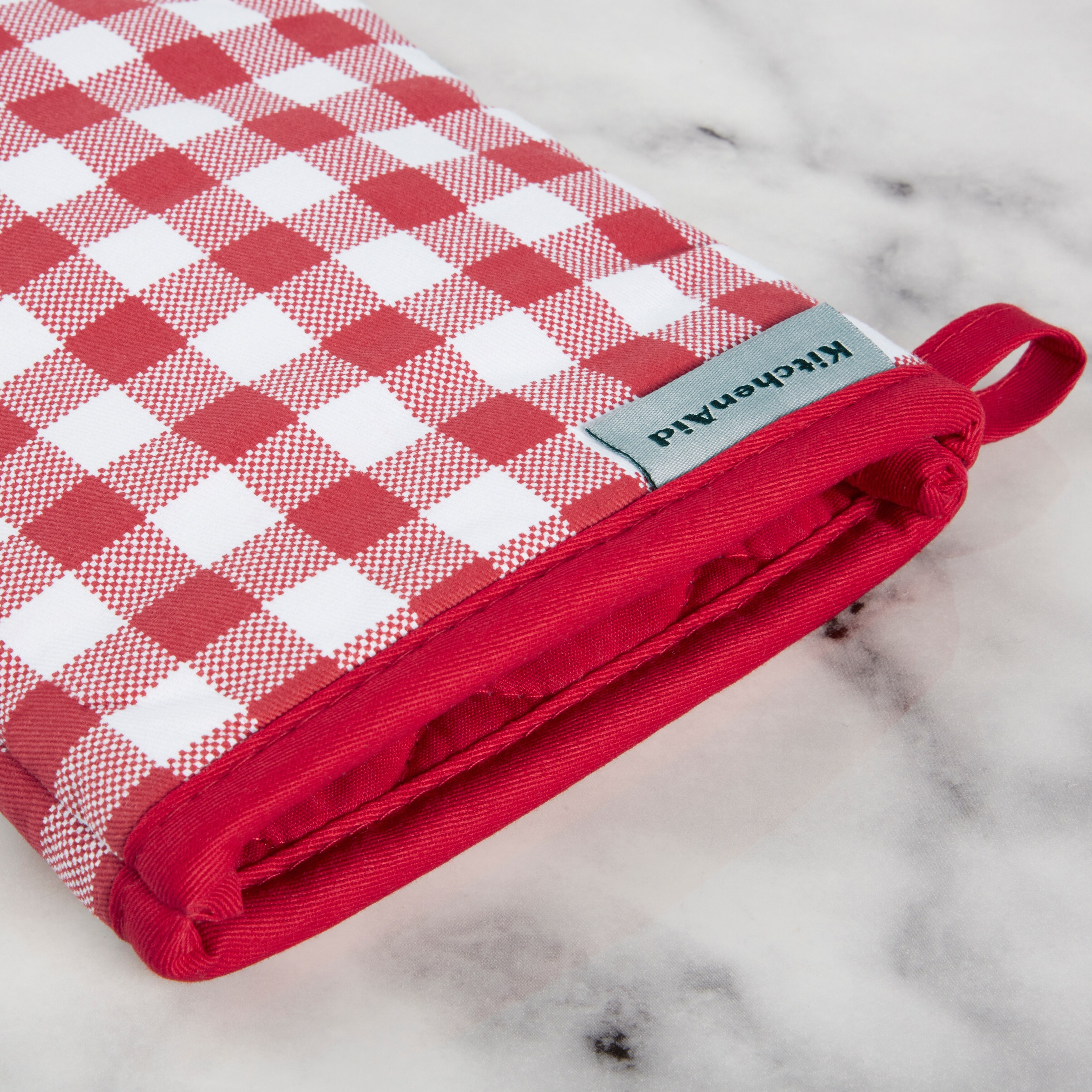 https://ak1.ostkcdn.com/images/products/is/images/direct/4b99e2e64ab2ee74ee260d68ee37c20cc9f4c41e/KitchenAid-Gingham-Oven-Mitt-2-Pack-Set.jpg