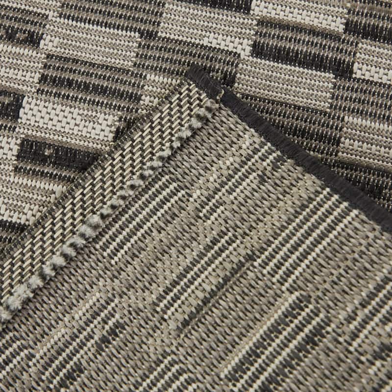 Joan Checkered Indoor/Outdoor Area Rug