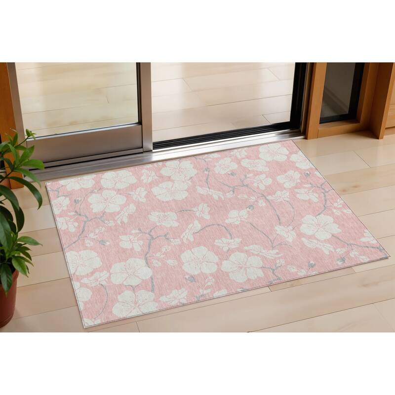HomeRoots Floral Transitional Rectangle Outdoor Rug - 3' x 5'
