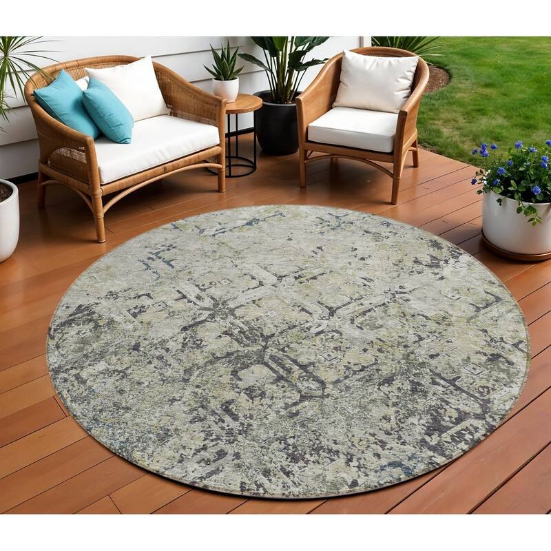 HomeRoots Geometric Transitional Rectangle Outdoor Rug - 8' Round