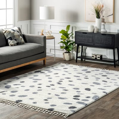 Nuloom Rudy Transitional Polka Dot Tasseled Area Rug