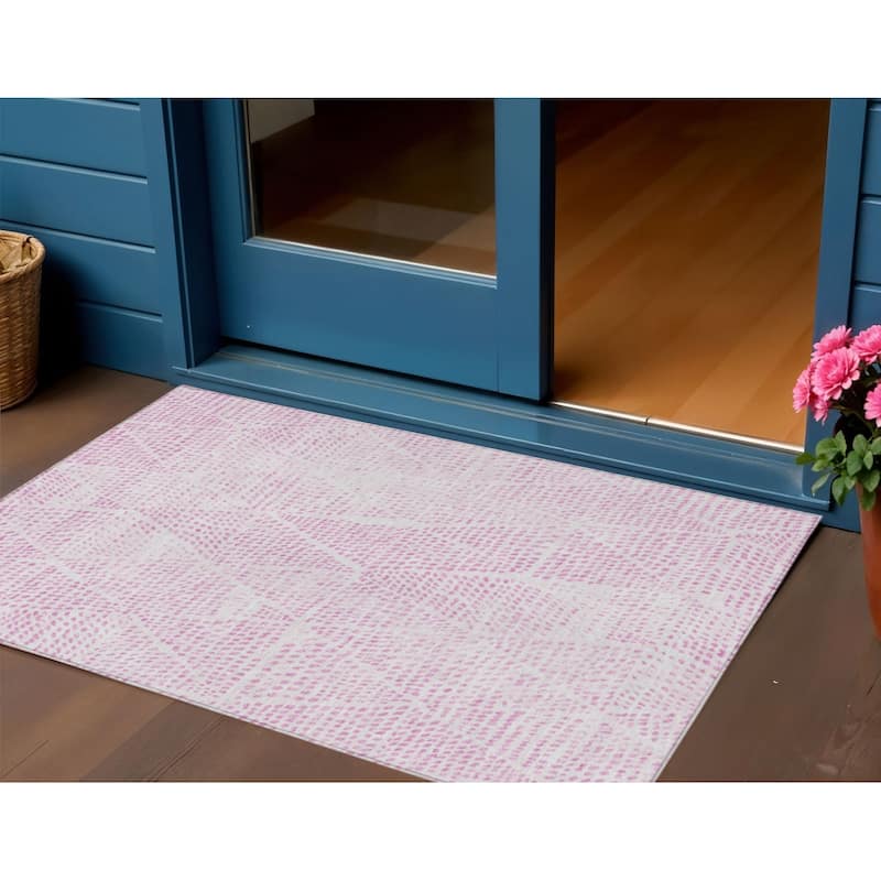 HomeRoots Geometric Transitional Rectangle Outdoor Rug - 3' x 5'