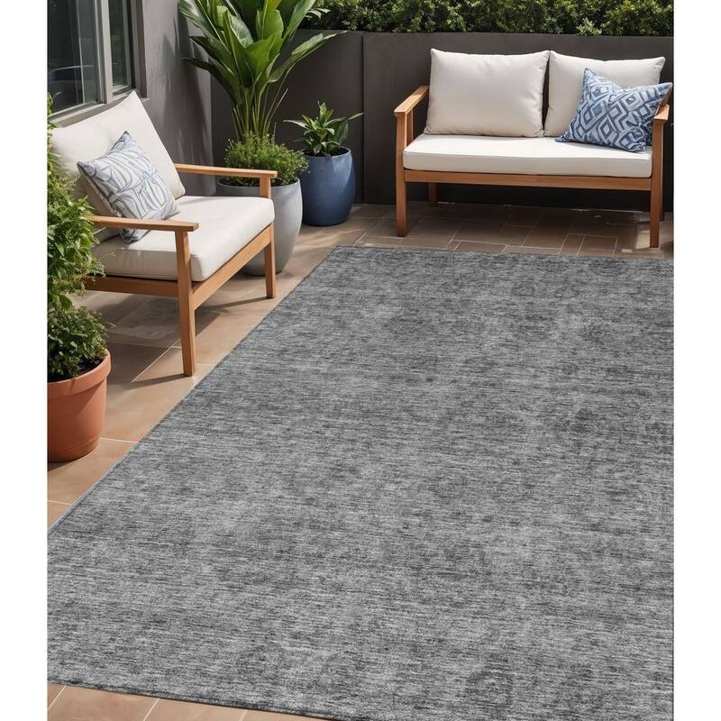 HomeRoots Floral Transitional Rectangle Outdoor Rug - 5' X 8'
