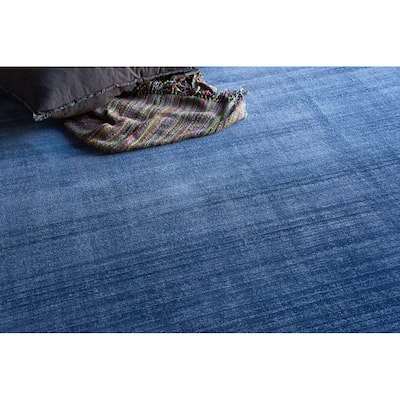 Exquisite Rugs Martelli Modern Handmade Handloomed Silky Nylon Navy Area Rug