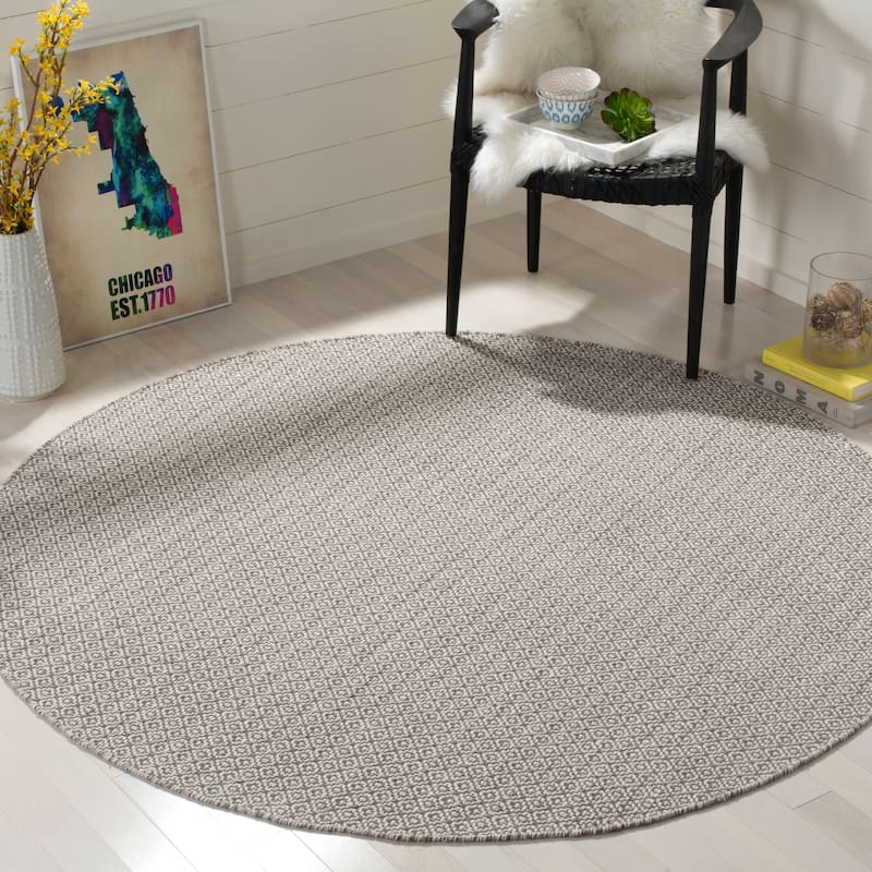 SAFAVIEH Montauk Glyn Handmade Cotton Area Rug - 6' Round - Ivory/Grey - Round