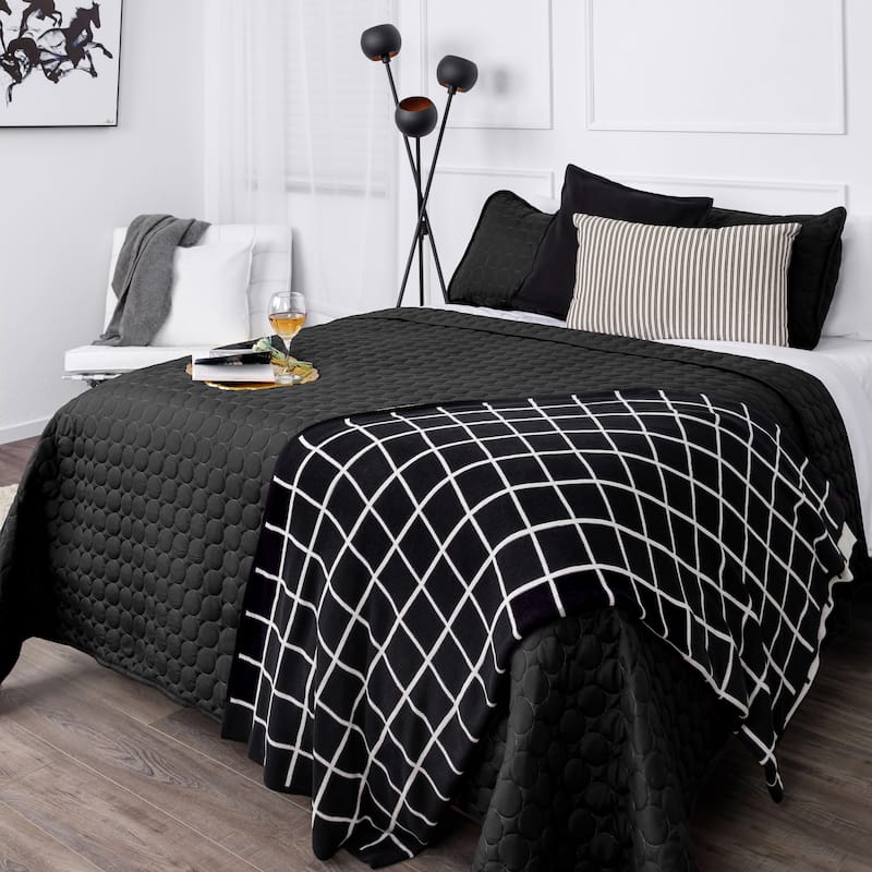 Vilano Ultra-Soft Lightweight 3-piece Quilt and Sham Set