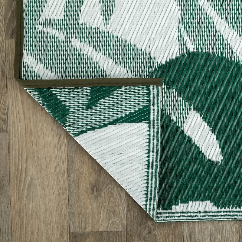 World Rug Gallery Tropical Leaf Reversible Recycled Plastic Outdoor Rugs