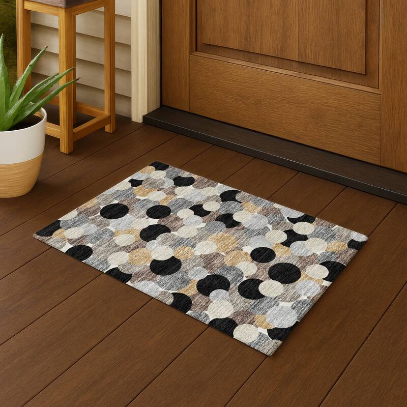 Machine Washable Indoor/ Outdoor Mucho Bubbles Chantille Rug - Black - 1'8" x 2'6"
