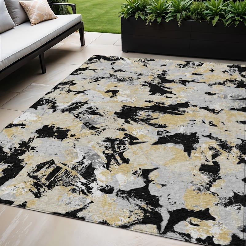 HomeRoots Floral Transitional Rectangle Outdoor Rug - 5' X 8'