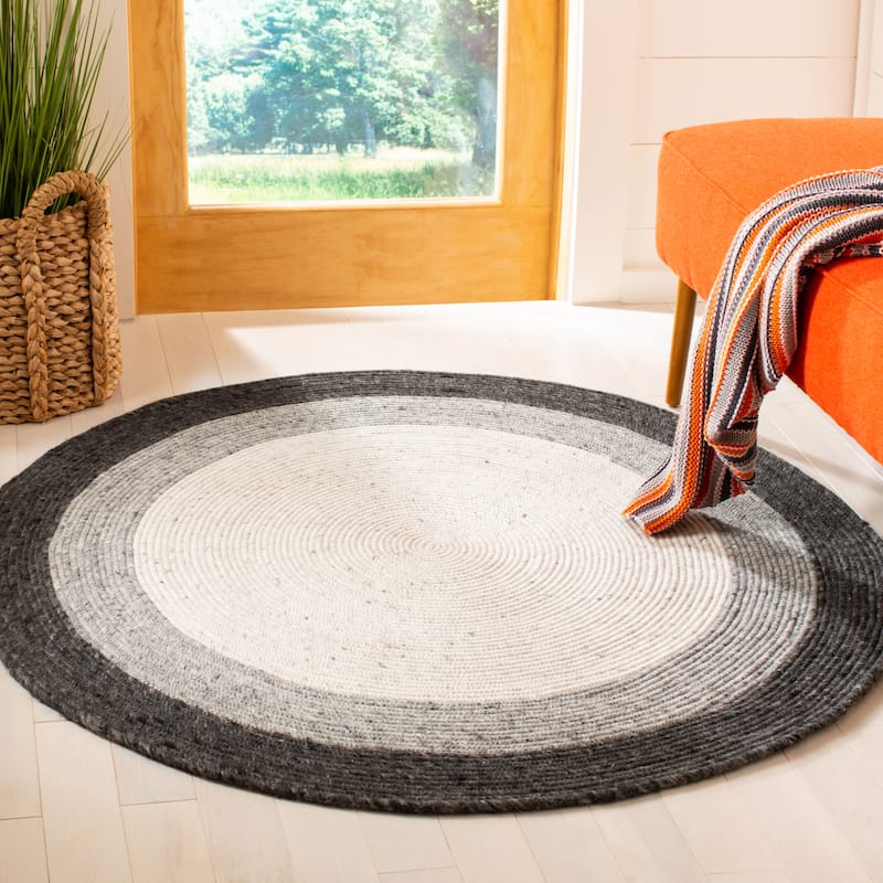 SAFAVIEH Handmade Braided Merve Wool Rug - 8' Round - Grey/Ivory