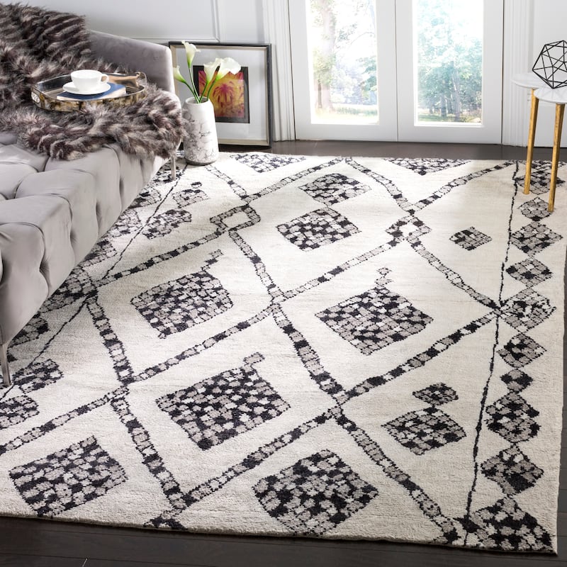 SAFAVIEH Couture Handmade Moroccan Oshra Modern Viscose Rug - 6' x 9' - Ivory/Black