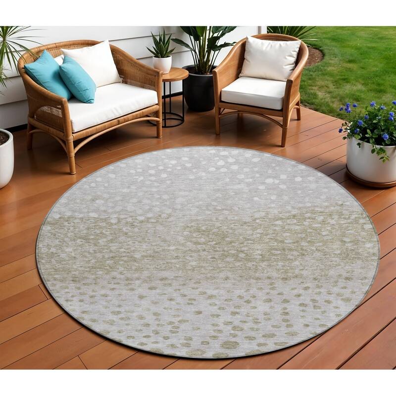 HomeRoots Abstract Transitional Rectangle Outdoor Rug - 8' Round