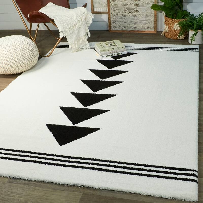 Everett Transitional Geometric Area Rug - 5'3" x 7' - Black - Rectangle