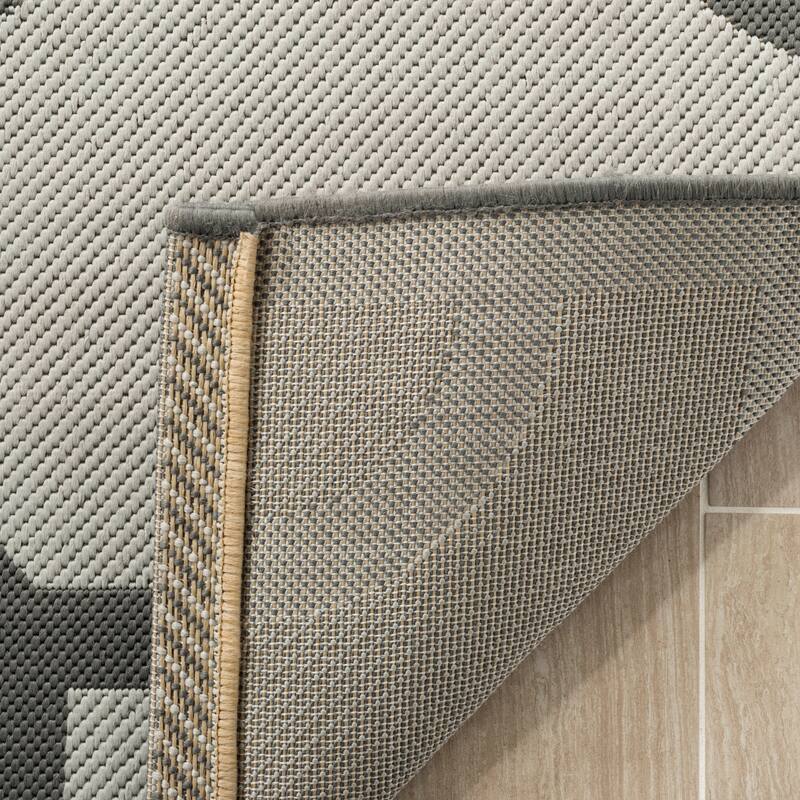 Martha Stewart by SAFAVIEH Fretwork Indoor/ Outdoor Waterproof Rug