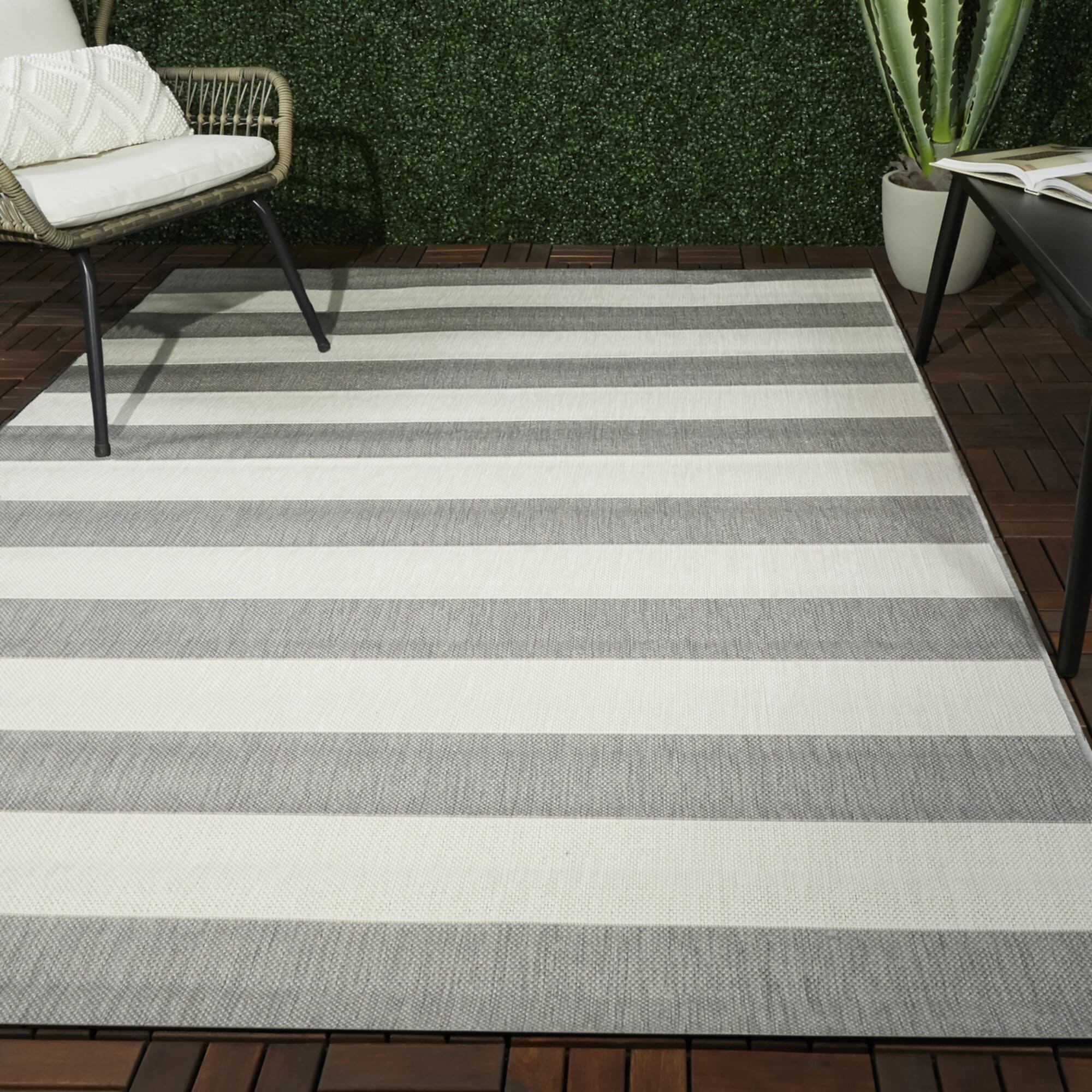 Balta Rugs Aleah Traditional Striped Indoor/Outdoor Area Rug