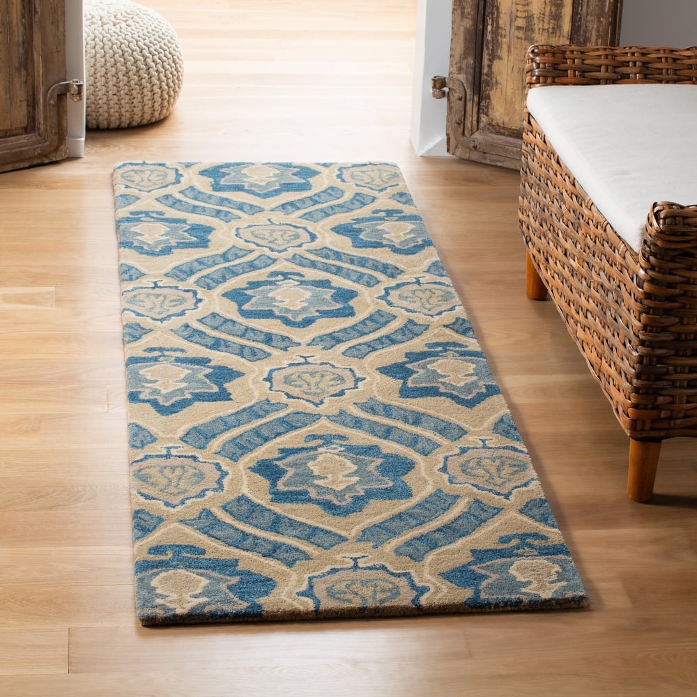 SAFAVIEH Handmade Wyndham Marnie Modern Wool Rug