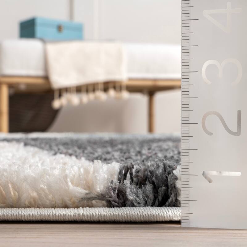 Nuloom Micah Diamond Shag Tassel Area Rug