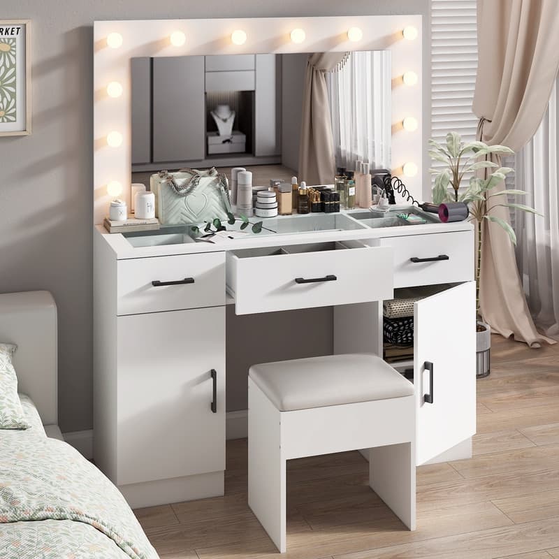 Bedroom makeup vanity set with 3 drawers