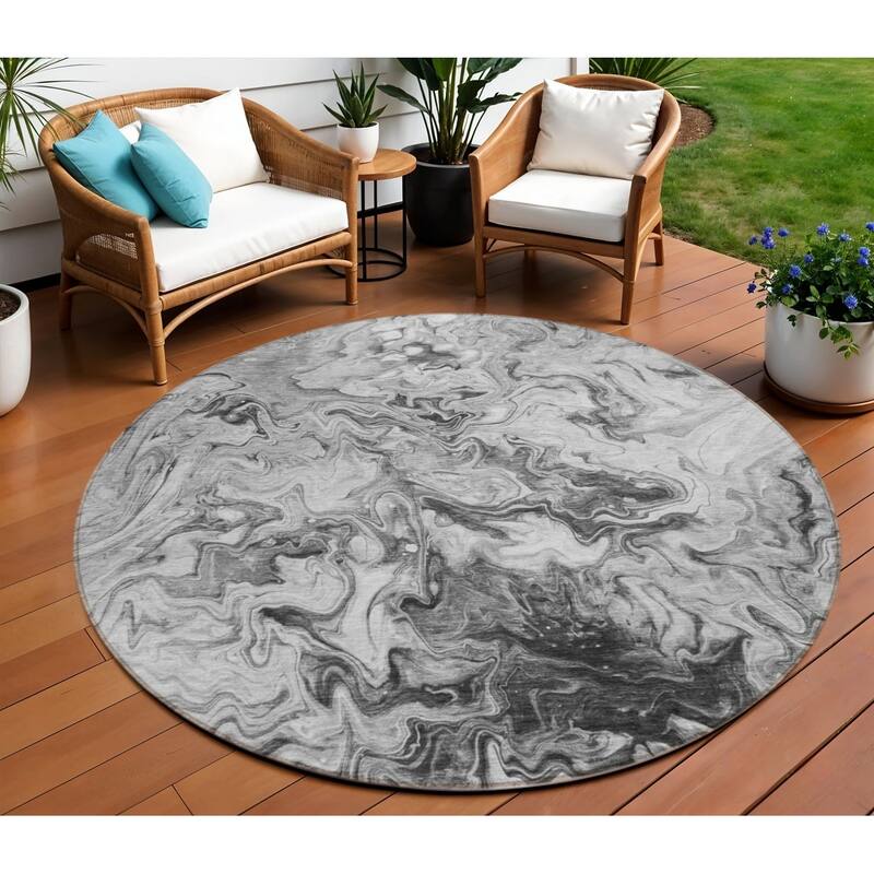 HomeRoots Abstract Transitional Rectangle Outdoor Rug - 8' Round