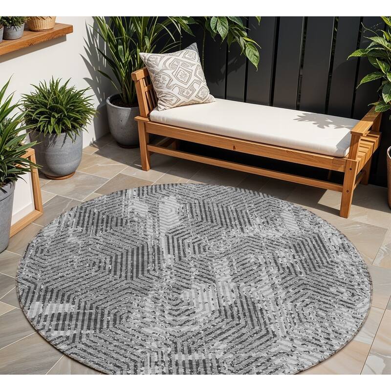 HomeRoots Geometric Transitional Rectangle Outdoor Rug - 8' Round