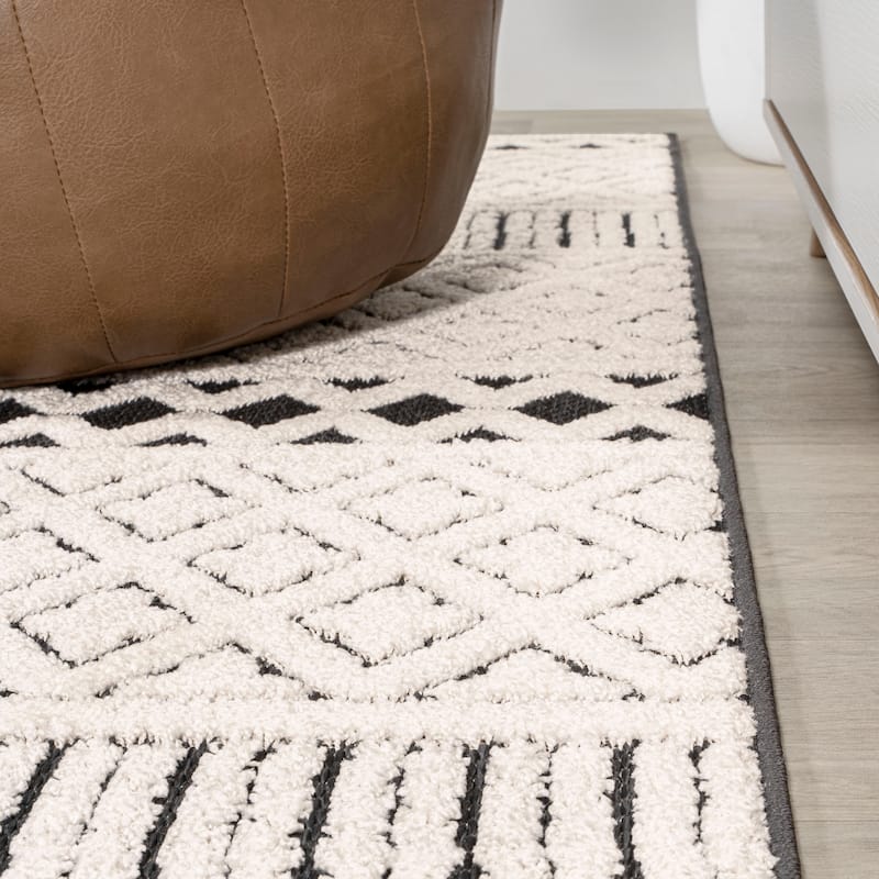 JONATHAN Y Duenas High-Low Two-Tone Monstera Leaf Area Rug