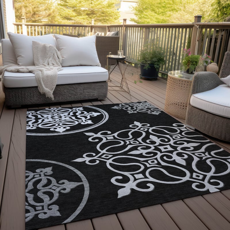 Machine Washable Indoor/ Outdoor Chantille Bold Medallion Rug