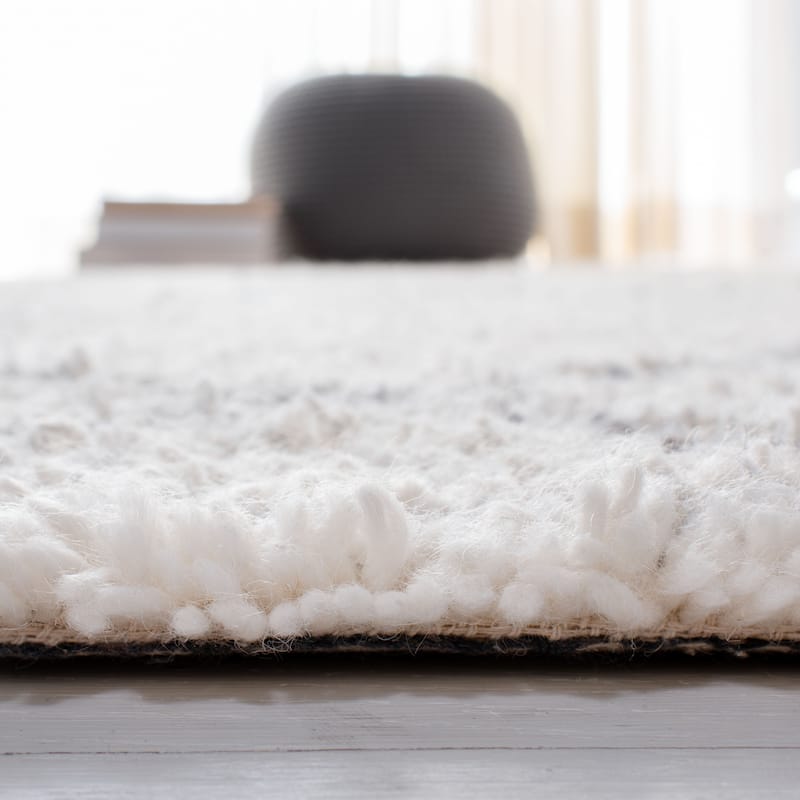 SAFAVIEH Handmade Casablanca Shag Barbli Wool Rug