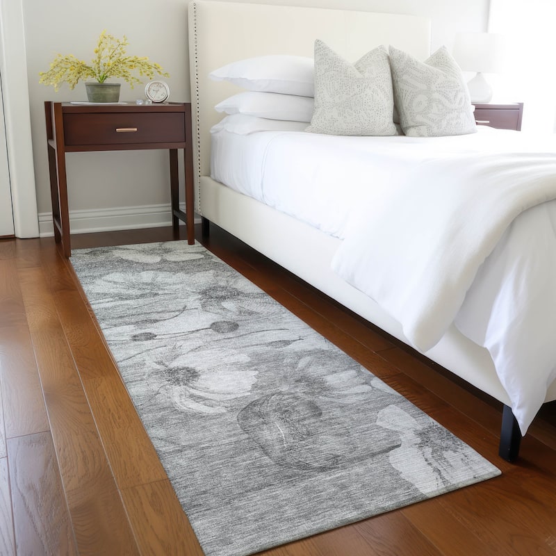 Machine Washable Indoor/ Outdoor Chantille Modern Floral Rug - Gray - 2'3" x 7'6"