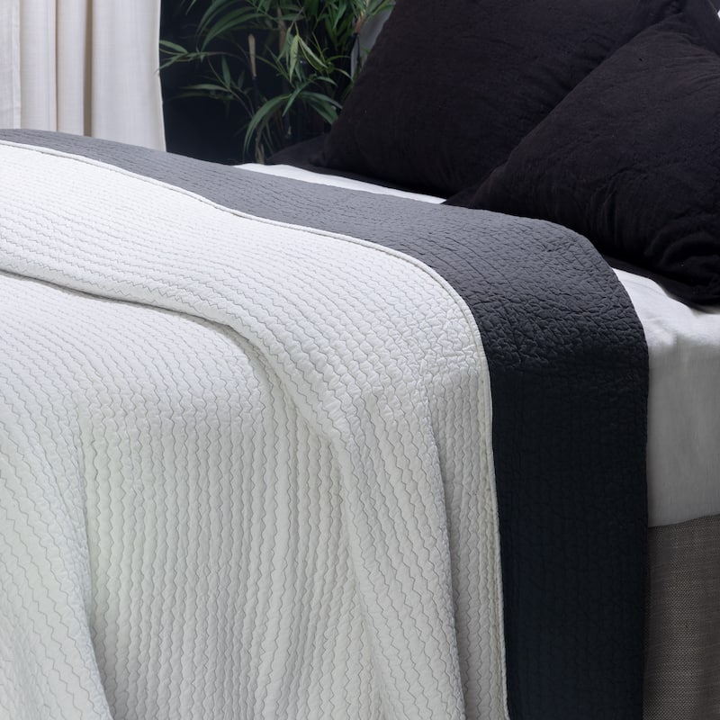 Jade Quilt, Ivory/Charcoal, King
