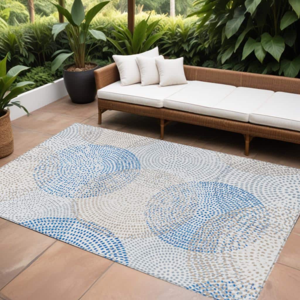 HomeRoots Polka Dot Transitional Rectangle Outdoor Rug