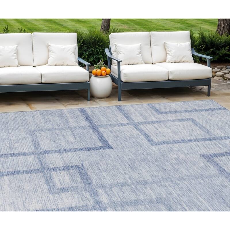 HomeRoots Geometric Transitional Rectangle Outdoor Rug - 10' X 14'