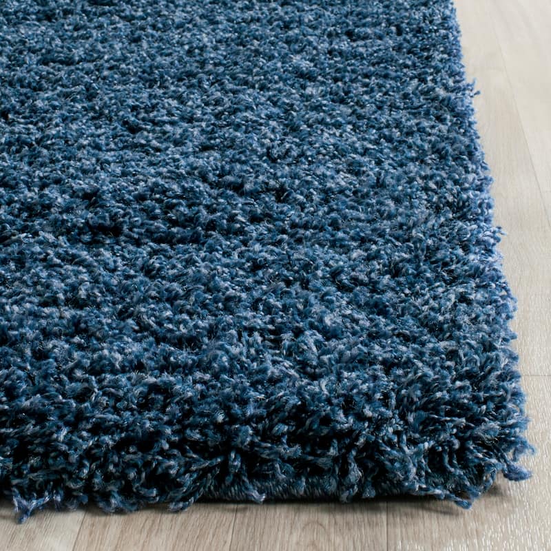 SAFAVIEH Laguna Shag Verdiana Solid Color 2-inch Thick Rug.