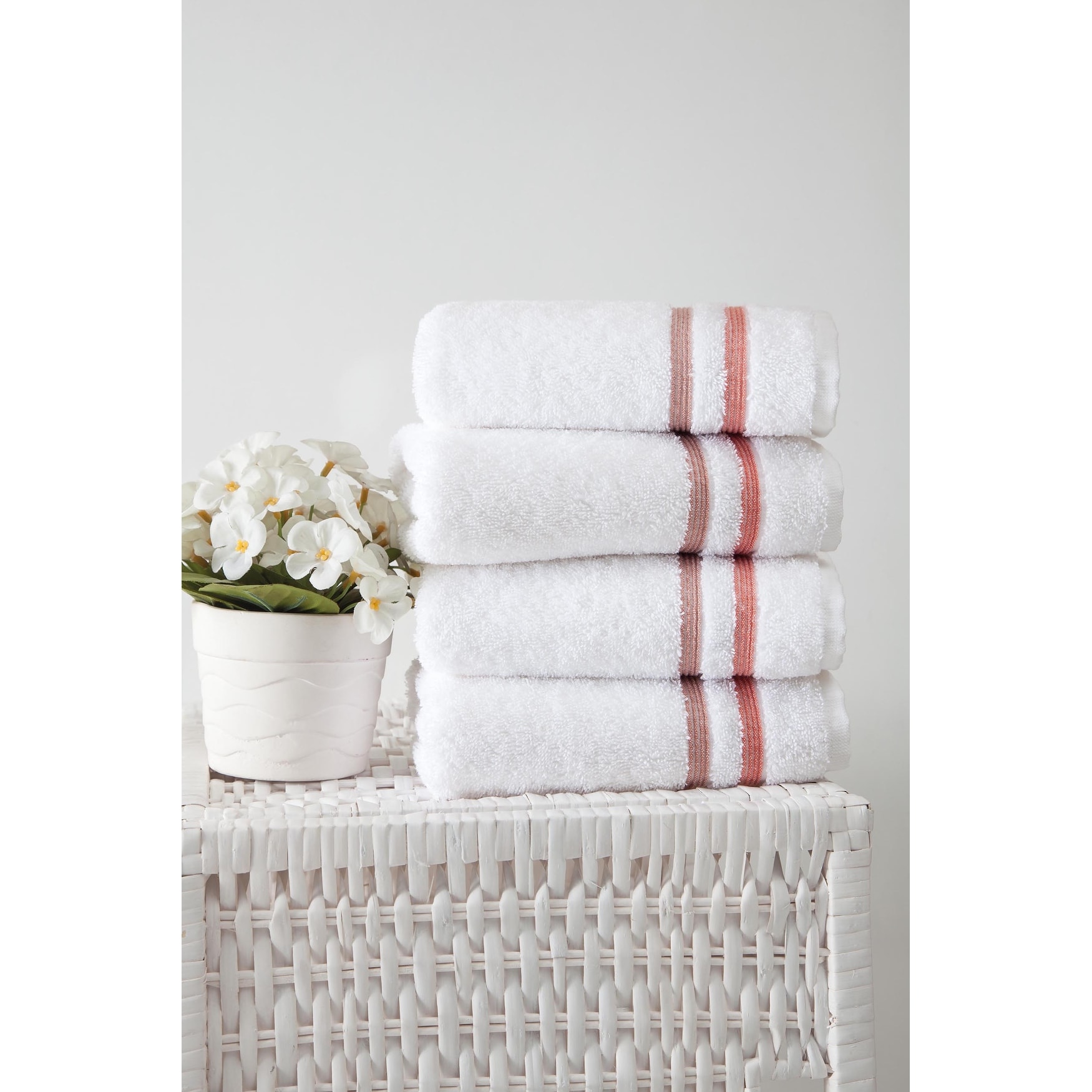 https://ak1.ostkcdn.com/images/products/is/images/direct/4c64c527b23552334ec231daaabdb7bc50e386b0/Ozan-Premium-Home-100%25-Genuine-Turkish-Cotton-Bedazzle-Hand-Towel%28Set-of-4%29.jpg
