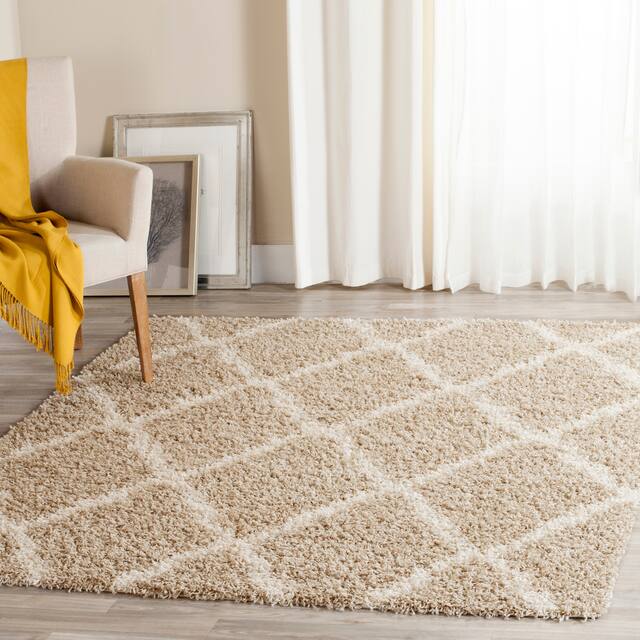 SAFAVIEH Dallas Shag Giusy Trellis 1.5-inch Thick Rug - 6' x 6' Square - Beige/Ivory