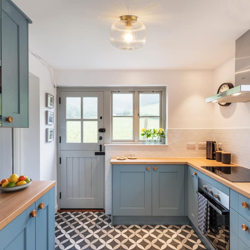 1-Light Mid-Century Modern Ribbed Glass Flush Mount Light