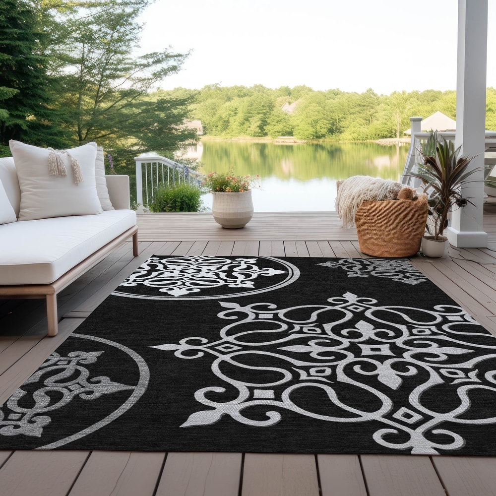 Machine Washable Indoor/ Outdoor Chantille Bold Medallion Rug