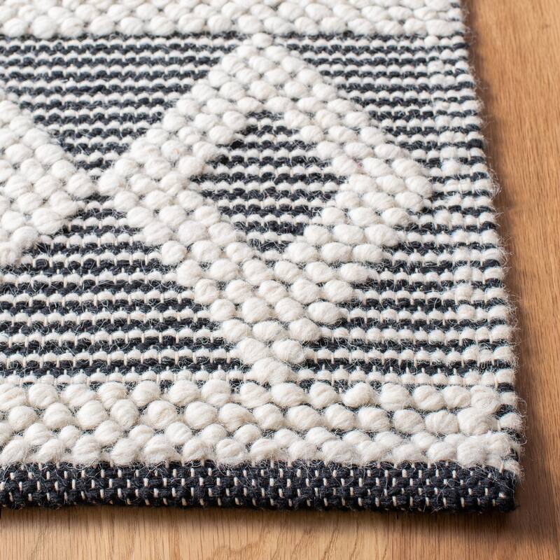 SAFAVIEH Handmade Natura Gyslaine Wool Rug