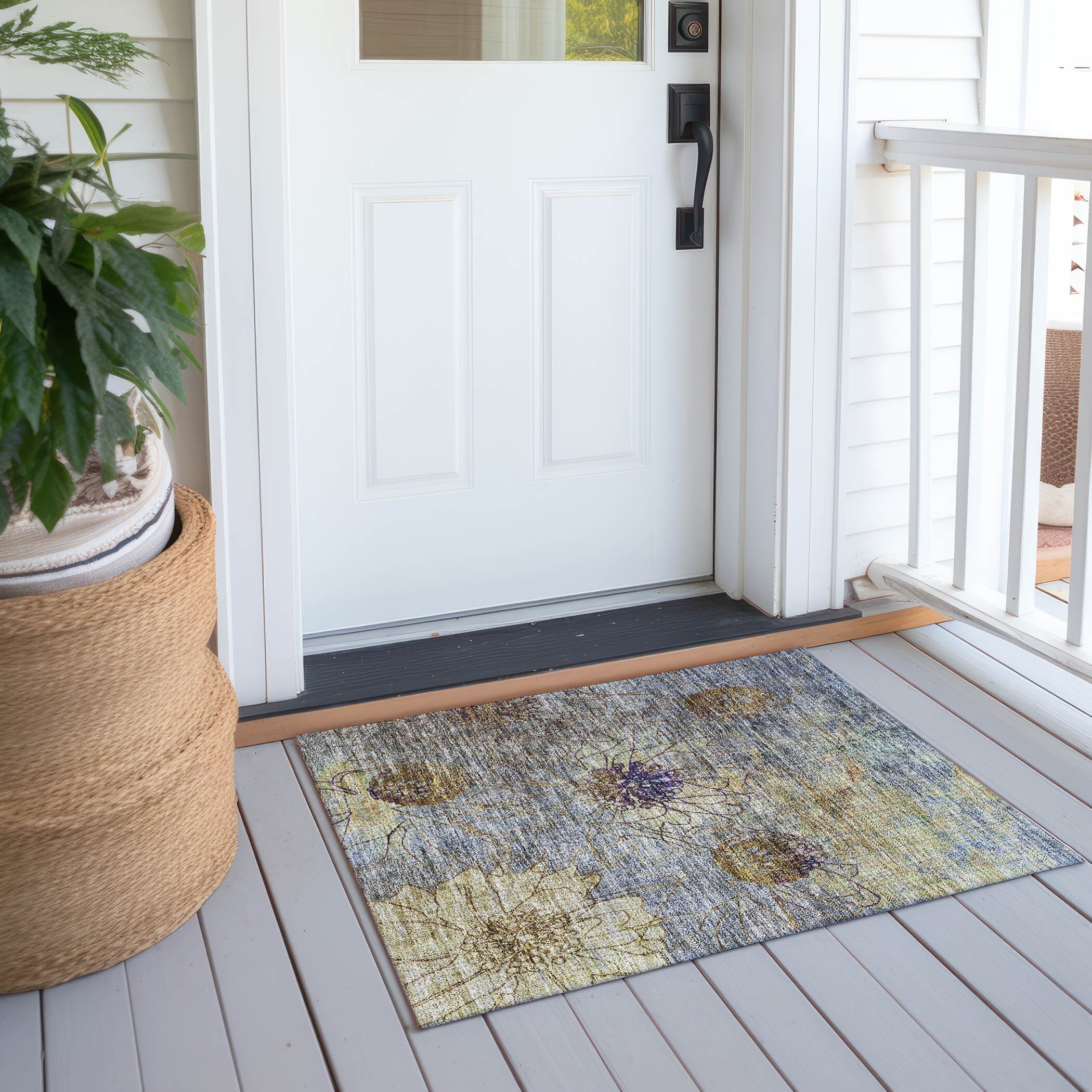 Machine Washable Indoor/ Outdoor Contemporary Floral Chantille Rug