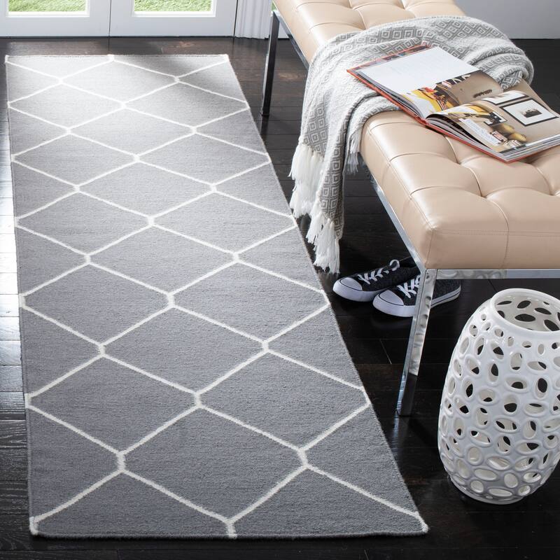 SAFAVIEH Handmade Flatweave Dhurries Walty Modern Moroccan Wool Rug - 2'6" x 8' Runner - Grey/Ivory